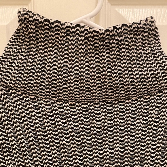 Black and white sweater size M - Picture 2 of 5